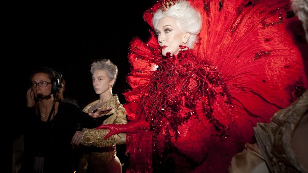 Model Carmen Dell’Orefice prepares for the catwalk in the documentary Yellow is Forbidden. 