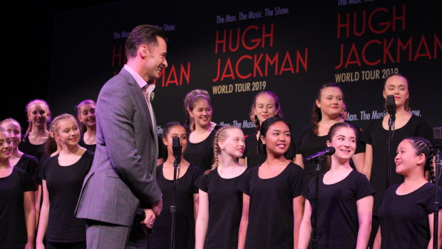 Hugh Jackman and the Australian Girls Choir.
