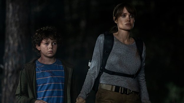 Angelina Jolie and Finn Little in a scene from Those Who Wish Me Dead.