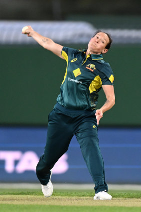 Speedster Megan Schutt sends one down in the third T20 against South Africa.