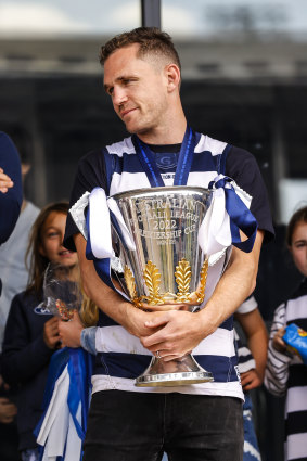 Joel Selwood with the premiership cup.