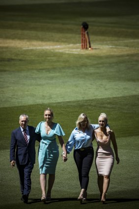 Allan Border, Phoebe Jones, Jane Jones and Augusta Jones with Deano's bat and baggy green at the wicket.