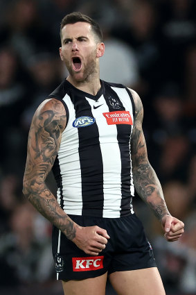 Jeremy Howe has signed a further year with Collingwood.