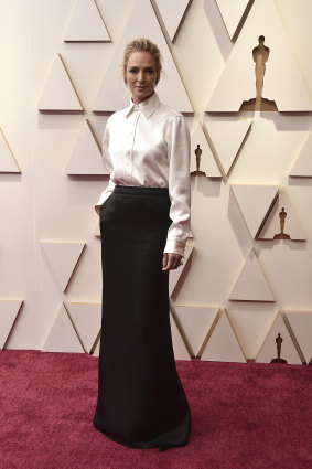 Uma Thurman’s black satin, Bottega Veneta fishtail skirt and white shirt at the Oscars on Sunday was a salutary lesson in how the right kind of minimalism can hold its own.