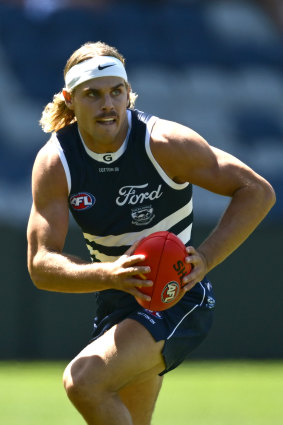 Bailey Smith steps out in Geelong colours for the first time.