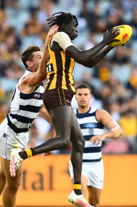 Changkuoth Jiath marks strongly in front of Geelong star Tom Hawkins.