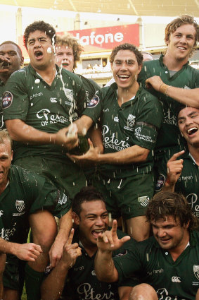 Current Randwick club coach Morgan Turinui (centre) and head coach Stephen Hoiles (right) celebrate with Randwick after winning the 2004 Tooheys New Cup. They’d earlier won the Shute Shield based on competition points.