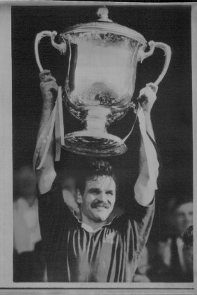 Gary Whetton lifts the Bledisloe Cup in 1991.