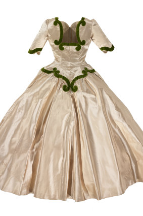Balenciaga Infanta dress, 1939, silk, cotton, metal.
160.0 cm (centre back) 33.0 cm (waist, flat). National Gallery of Victoria, Melbourne. Presented by Miss Sarah Bostock, 1993.