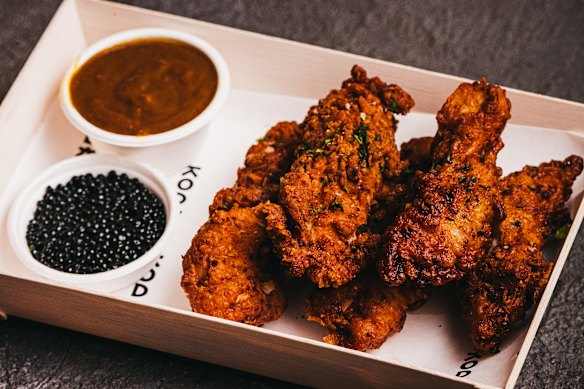 Caril de frango com java e caviar.