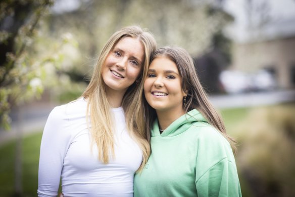 Scarlett Pope (left) and Ella Venville have both had surgery for scoliosis. 