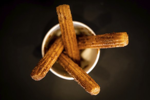 Churros con cajeta.