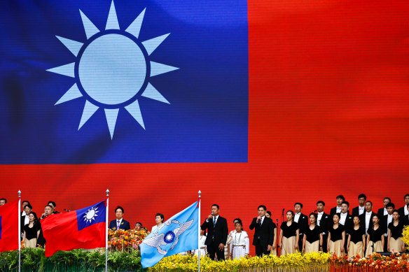 Taiwanese President William Lai and Vice President Hsiao Bi-khim sing the national anthem during the inauguration ceremony.