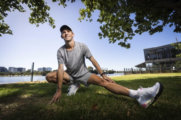 Brett Robinson, who recently broke Rob de Castella’s marathon record, training in Melbourne.