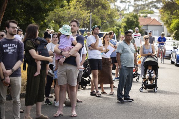 NSW property investors are rushing into the Melbourne market bidding at auctions, agents say.