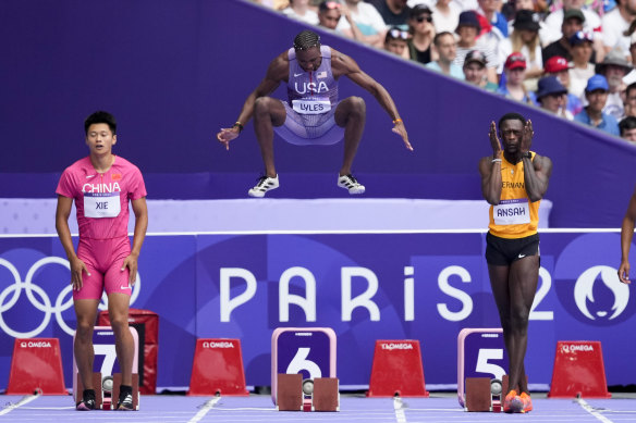 Noah Lyles prepares for his 100m heat.