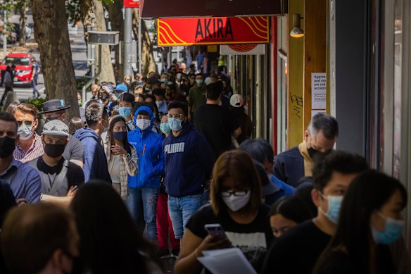 Melburnians waiting to get a COVID-19 test in Bourke Street this week.