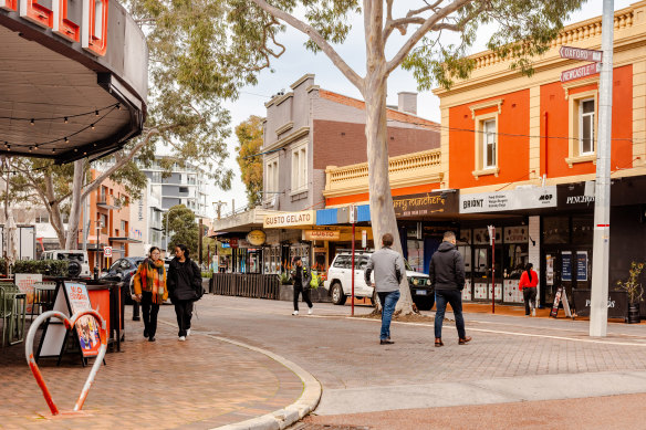 Oxford Street in Leedervill remains consistently busy.