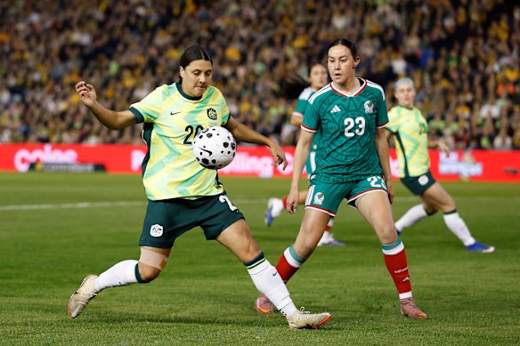 O capitão do Matildas, Sam Kerr (à esquerda), é um ícone internacional.