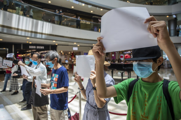 Banned from using pro-democracy slogans, Hong Kong protesters are using blank paper to symbolise censorship.