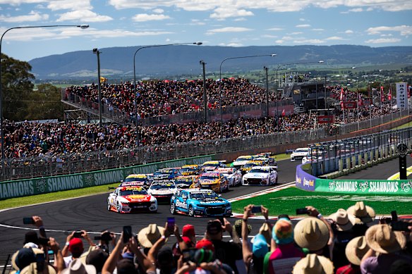 A crowd cheers on the drivers of the Bathurst 1000. 