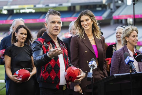 Robbie Williams announcing Delta Goodrem as a guest act for the 2022 AFL grand final.