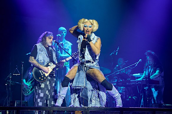 Sean Miley Moore lets rip as Hedwig.