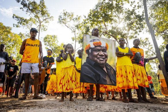 Family and members of the Gumatj clan remember and honour the late Dr Yunupingu.