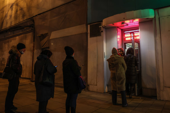 People rushed to foreign currency exchange kiosks across Russia, amid the growing number of sanctions placed upon the country. Is crypto the answer? 