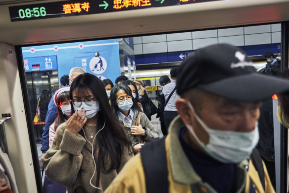 Taiwan is tracing over 100 close contacts of a woman who caught coronavirus from a pilot who had flown to the US. 