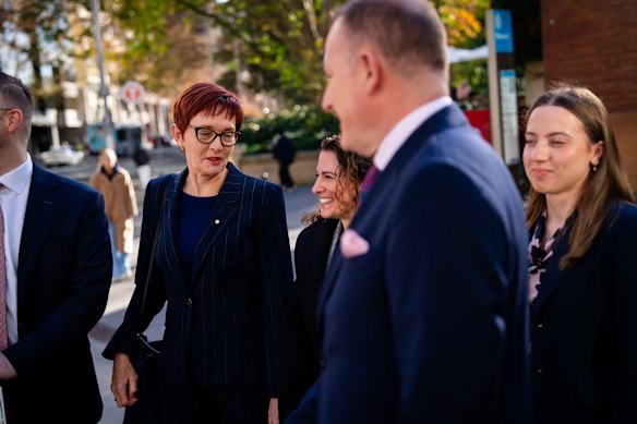 Connolly approaches the Independent Commission Against Corruption offices.
