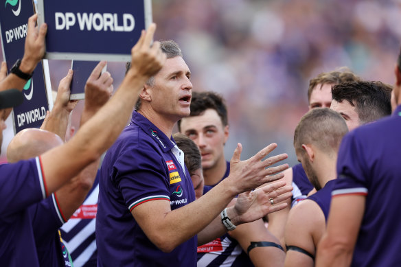 Justin Longmuir addresses Dockers players during Fremantle’s clash with Brisbane on the weekend.