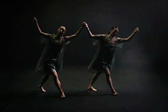 Tra Mi Dinh and Rachel Coulson in 7 Dances for 7 People.