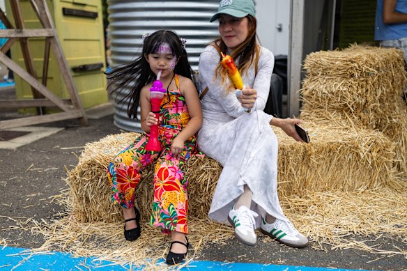 Jianna Caoza, 5, and her mother take a moment to fuel up.