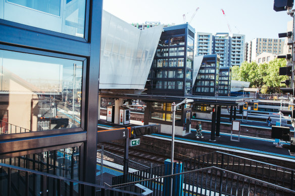 The 90-metre-long bridge provides lifts and stairs to all the station’s 10 above-ground platforms.