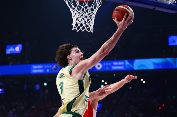 Josh Giddey drives to the basket against Japan.