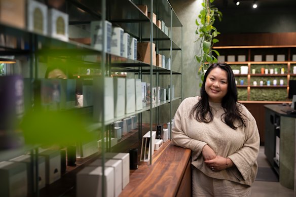 Lisa Nguyen, farmacêutica, fundou a Astrid Healthcare, um dispensário de cannabis medicinal com lojas em South Yarra e Byron Bay.