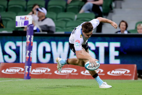 Alex Newsome scored two tries in three minutes for the Waratahs.
