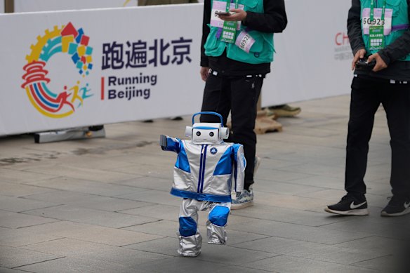 The robot runners came in all shapes and sizes.