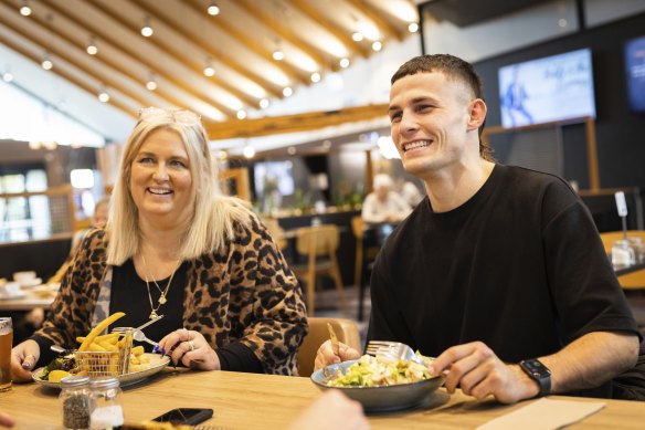 Growing up, Harry Garside spent a lot of time with his mother Kate while his brothers fought outside. Now he is a professional boxer. 