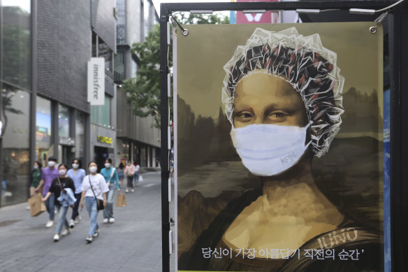 People wearing face masks in South Korea.