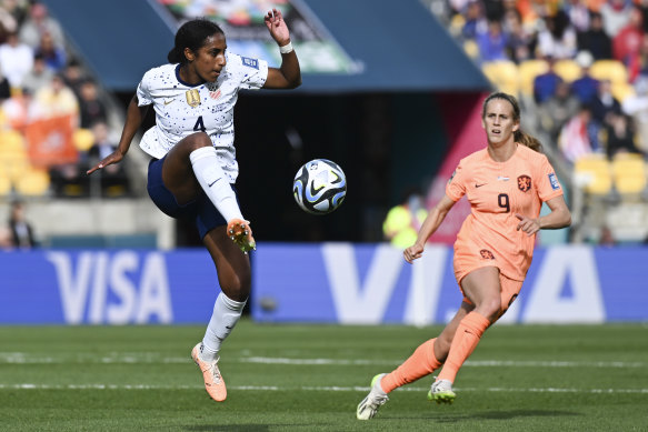 United States’ Naomi Girma, left, attempts to control the ball as the Netherlands’ Katja Snoeijs watches.