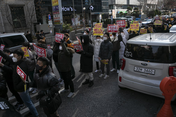 Anti-feminists shouting “stop the misandry!” during a rally in Seoul.