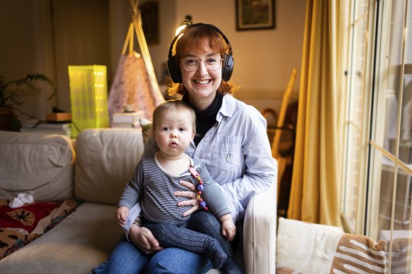 Wendy Syfret and her daughter Beatrix. 