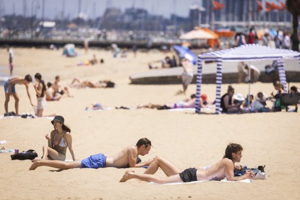 The heat was building at St Kilda beach on Wednesday ahead of a hot New Year’s Eve. 