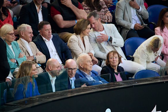 O fundador da Dodo, Larry Kestleman (abaixo à esquerda), o presidente da ANZ, Paul O'Sullivan, e o fundador do Hungry Jack, Jack Cowin. Magnata do mercado imobiliário Tim Gurner (jaqueta creme).