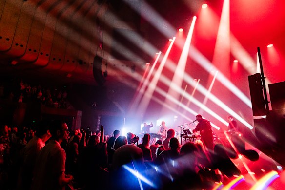 The crowd did their best despite the constraints of the venue. 