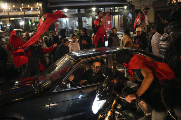 Aficionados marroquíes celebran en Marsella.