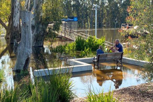 Locals at the Echuca port on Wednesday morning.