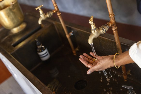 Before getting hands-on with the food, diners use the communal wash basin.